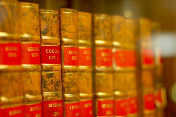 Legalize-es vs Traditional Legal Databases: Choose in 2026?